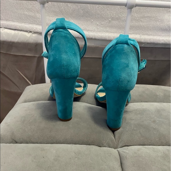 Heels - Picture 2 of 4